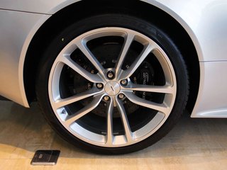 阿斯顿-马丁 DBS