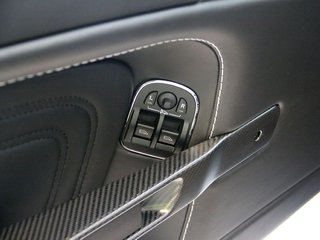 阿斯顿-马丁 DBS volante 中控局部