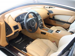 阿斯顿-马丁 V8 Vantage中控局部
