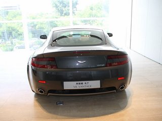 阿斯顿-马丁 V8 Vantage