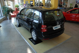 大众(上汽) 新途安 右后45度俯视 