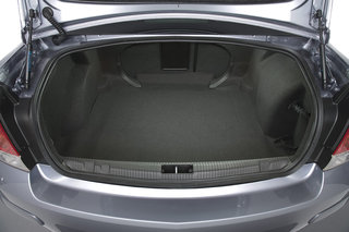 欧宝 雅特 三厢