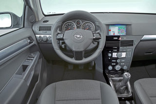 欧宝 雅特 三厢