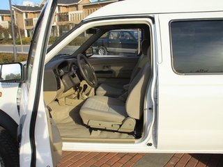 郑州日产 锐骐多功能商用车局部