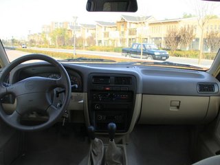 郑州日产 锐骐多功能商用车中控