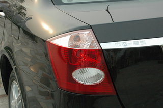 吉利 远景 左尾灯部分 