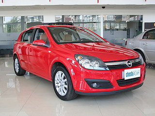 欧宝 雅特 两厢