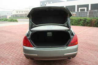 日产 天籁御 后备厢整体 