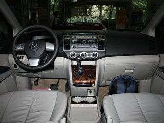 Mazda8实拍图