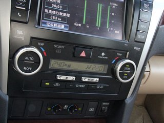 中控台下方特写