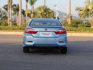 车辆正后方尾部视角