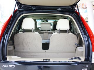 后备箱局部特写