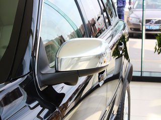 反光镜外侧正视