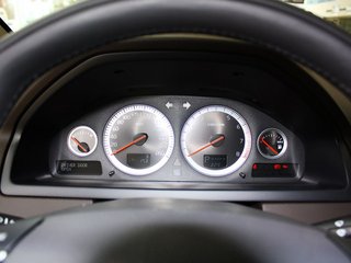 方向盘后方仪表盘