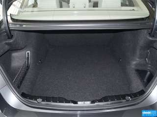 后备箱局部特写