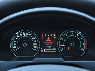 方向盘后方仪表盘