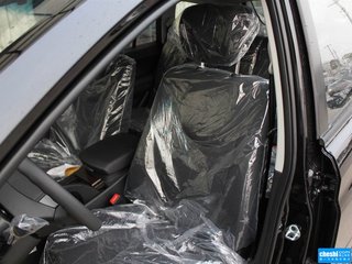 驾驶席座椅正视图