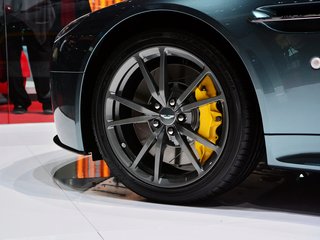 阿斯顿·马丁V8 Vantage图片