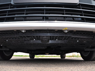 前发动机底部特写