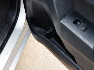 右后车门储藏区特写