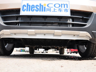 前发动机底部特写