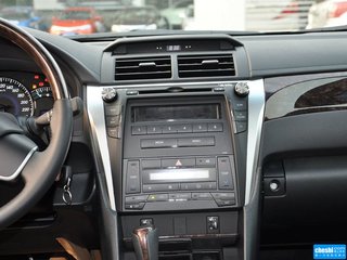 中控台下方特写