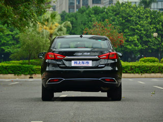 车辆正后方尾部视角