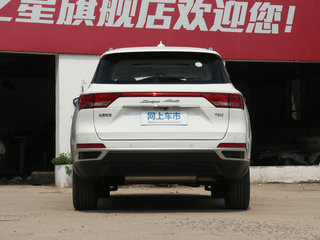 车辆正后方尾部视角