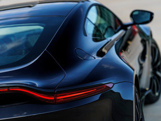 阿斯顿·马丁V8 Vantage图片