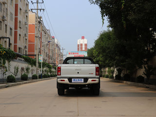 车辆正后方尾部视角