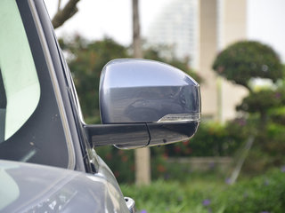 反光镜外侧正视