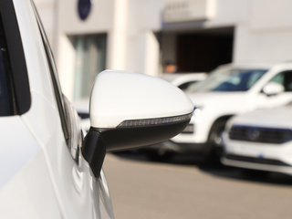 反光镜外侧正视