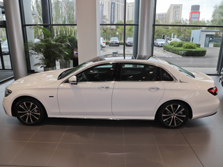 奔驰E级新能源图片