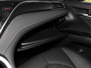 手套箱整体特写