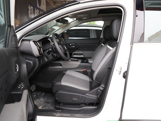 驾驶席座椅正视图