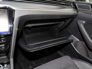 手套箱整体特写