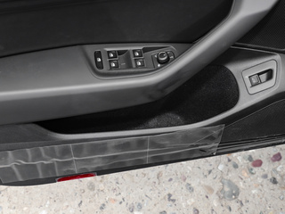 左前车门储存区域特写