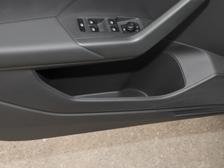 左前车门储存区域特写