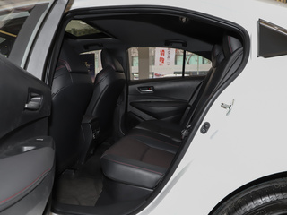 第二排座椅正视图