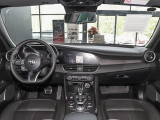 Giulia朱丽叶图片