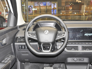 YOUNG光小新图片