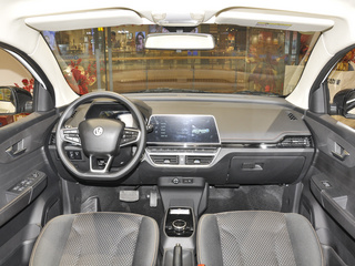 YOUNG光小新图片