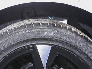 YOUNG光小新图片