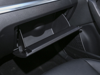 手套箱整体特写