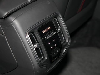 阿斯顿·马丁DBX图片