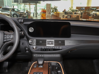 雷克萨斯LS图片