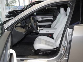 小鹏汽车P7图片