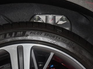 捷尼赛思GV80轿跑图片