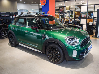 MINI COUNTRYMAN 改款 1.5T COOPER ALL4 2023款 鉴赏家