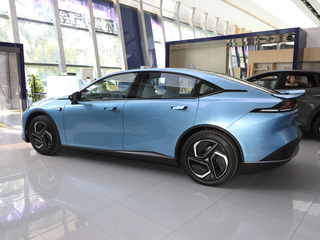 深藍(lán)L07圖片